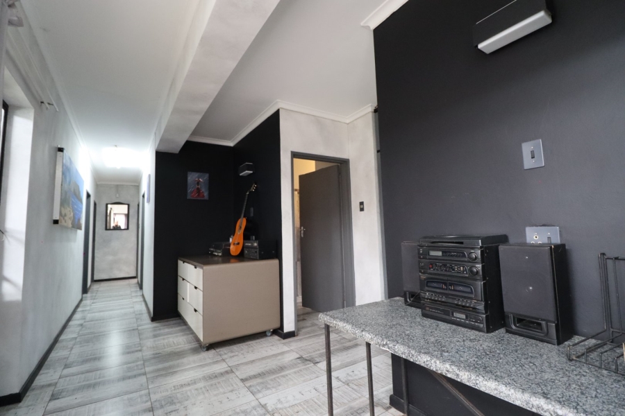 5 Bedroom Property for Sale in Kabega Park Eastern Cape